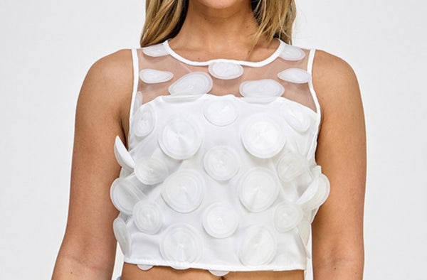 Sleeveless top crop